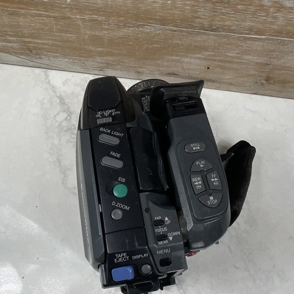 Panasonic Palmcorder PV-D301D VHS-C Camcorder 20x/150x IS Light Mic Black